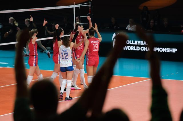 APP下载-塞尔维亚女排卫冕展现实力 巴西回升美国陷入低迷